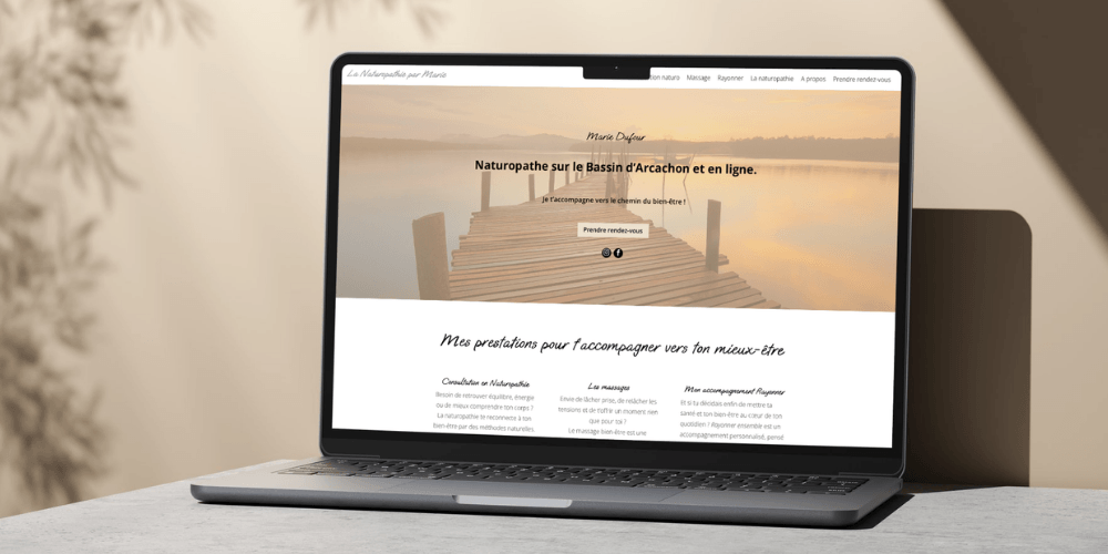 Mockup représentant un ordinateur de face sur lequel on peut voir la page d'accueil du site WordPress de Marie Dufour, Naturopathe.
